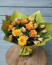 Букет цветов из:  Альстромерии и Розы в Топчихе