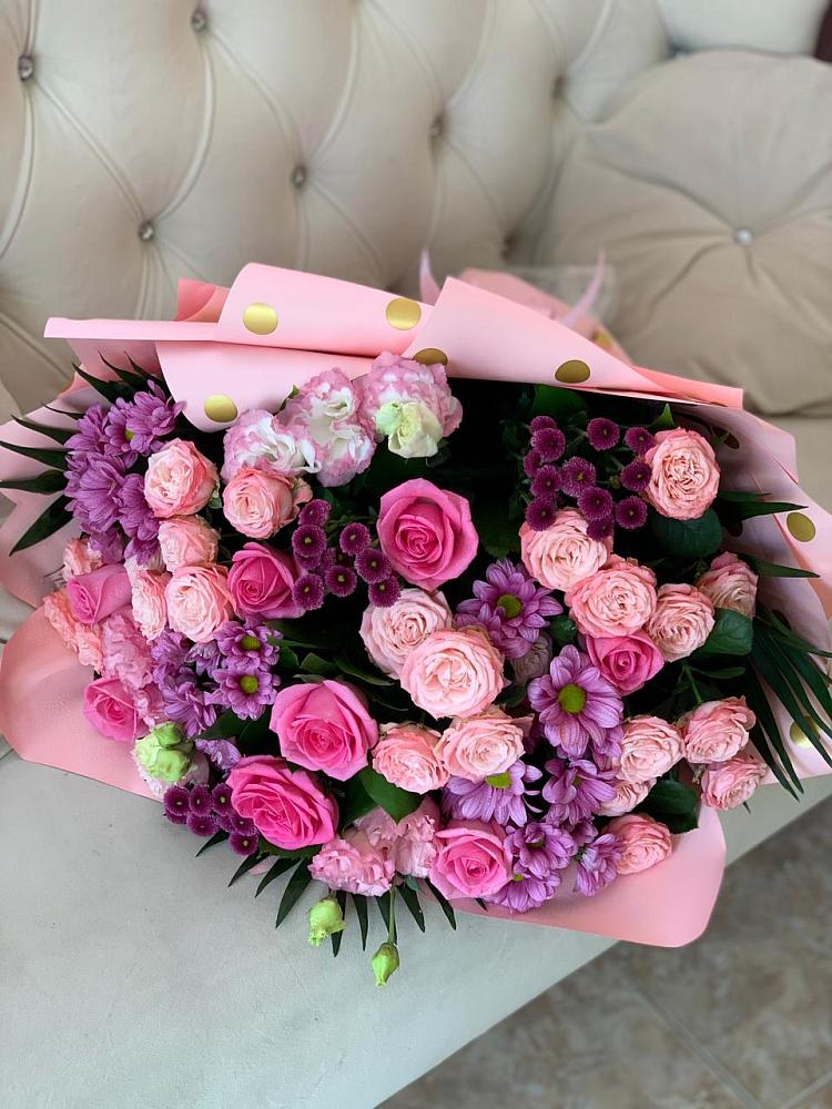 Букет цветов из: Хризантемы, Розы и Лизиантусы в Топчихе