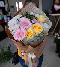 Букет цветов из:  Герберы, Розы и Хризантемы в Топчихе