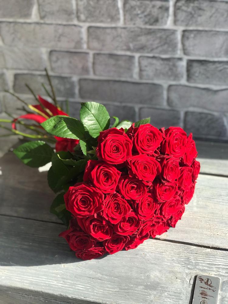 Букет Красные розы Фридом в Топчихе