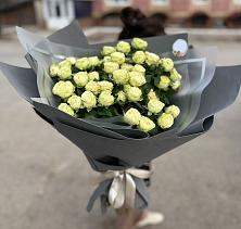 Букет Белые кустовые розы Солинеро в Топчихе