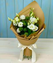 Букет цветов из:  Хризантемы и Лизиантусы в Топчихе