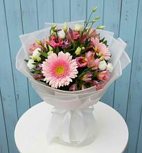 Букет цветов из:  Герберы, Альстромерии и Лизиантусы в Топчихе