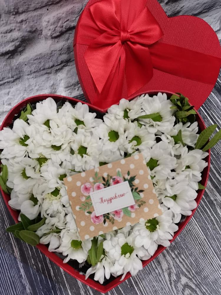 Цветочная композиция из Хризантемы в виде сердца в Топчихе