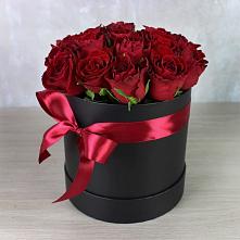 Цветочная композиция из Розы в шляпной коробке в Топчихе