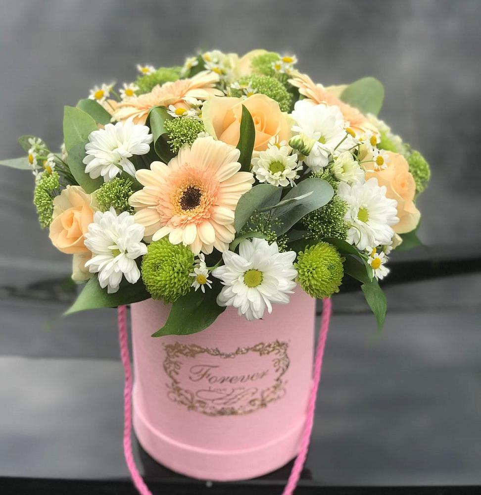 Цветочная композиция из Розы, Герберы и Хризантемы в шляпной коробке в Топчихе