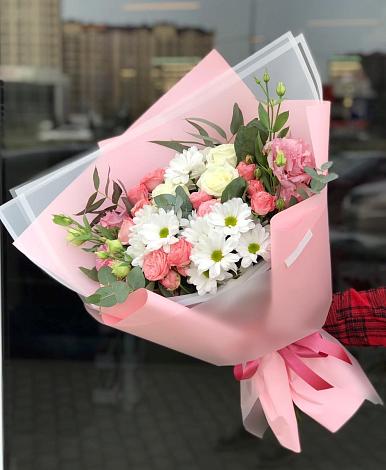 Букет цветов из: Розы, Лизиантусы и Хризантемы в Топчихе