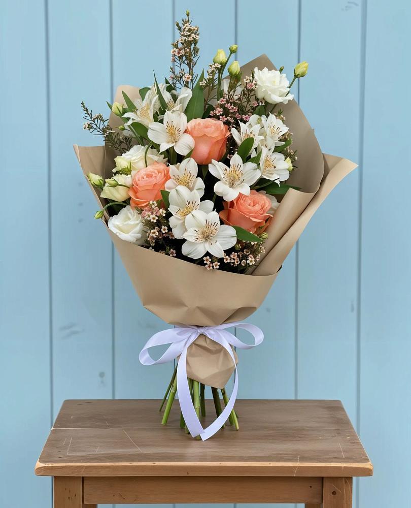 Букет цветов из: Альстромерии, Лизиантусы, Розы и Хризантемы в Топчихе